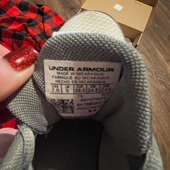 Under Armour running shoes!! Like new! - Picture 2 of 8